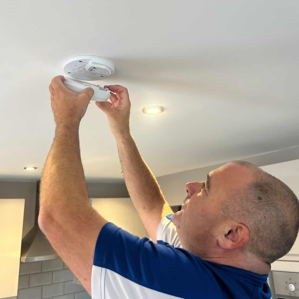 Local smoke alarm installer covering Lincoln